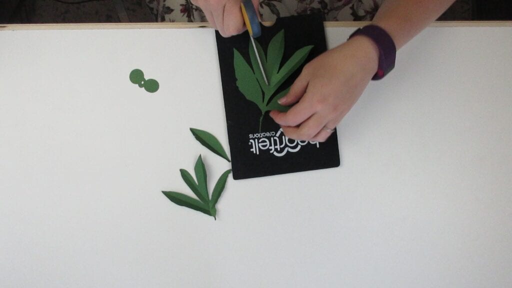 shaping the leaves of the paper peony