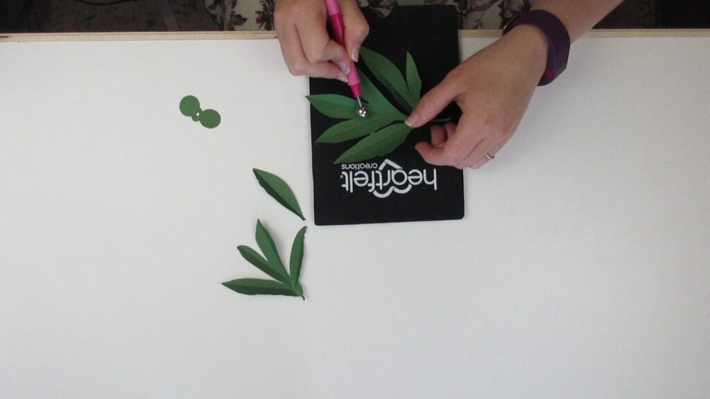 shaping the leaves of the paper peony