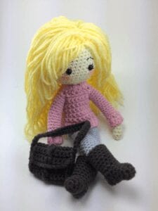 Read more about the article Sweater and Purse for Crochet Doll