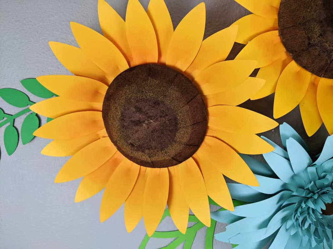 You are currently viewing How to Make Giant Paper Sunflowers- Tutorial