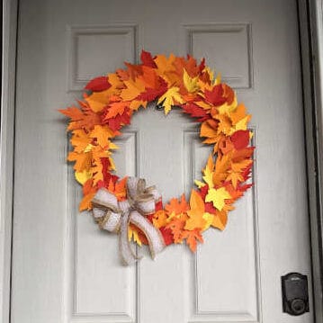 Read more about the article DIY Fall Leaf Wreath